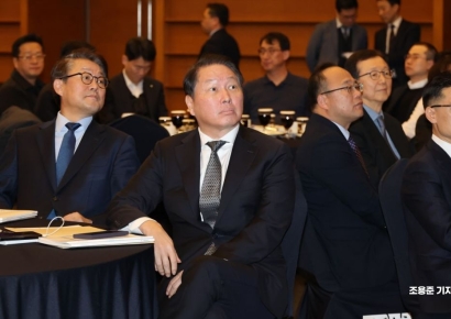 [포토] 강연듣는 최태원 회장