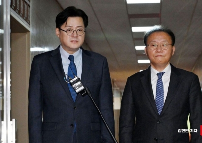 [포토] 여야 "비례 1석 줄인 선거구 획정안 수정 합의