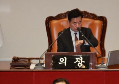 尹 거부권 행사하고 55일만에…김건희·대장동 특검법 모두 재표결서 부결