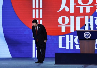 尹 "한일, 아픈 과거 딛고 '새 세상' 향해 함께 나아가"