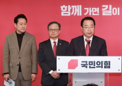 국민의힘 공천 탈락자, 당사 앞에서 분신 시도… 경찰과 대치