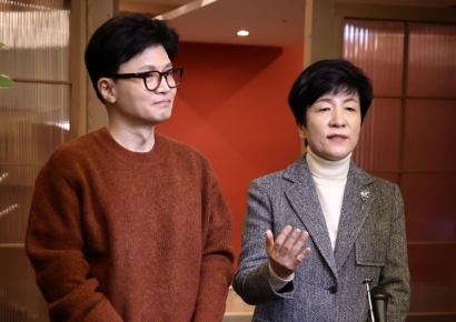 김영주 부의장 국민의힘 입당…국힘 지지율 민주당 오차범위 밖 앞서