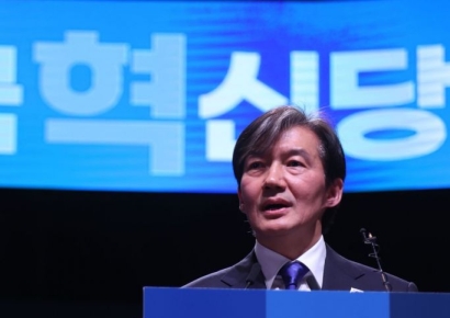 조국혁신당 당대표에 조국 "윤 정권 역주행 더이상 지켜볼 수 없어"