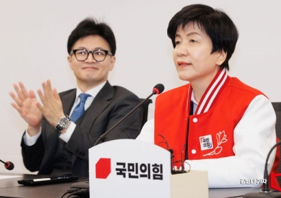 [포토] 김영주 부의장 與 입당…"정치가 사리사욕 도구로 쓰여선 안돼"