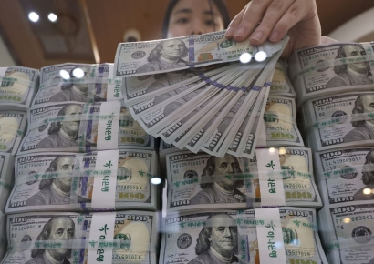 '트럼프 트레이드'에 달러 강세…외환보유액 넉 달 만에 감소