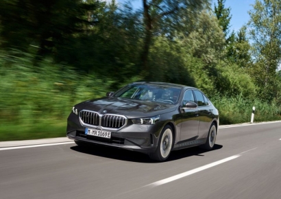 [타볼레오]하이브리드도 전기차처럼 탄다…BMW 530e PHEV