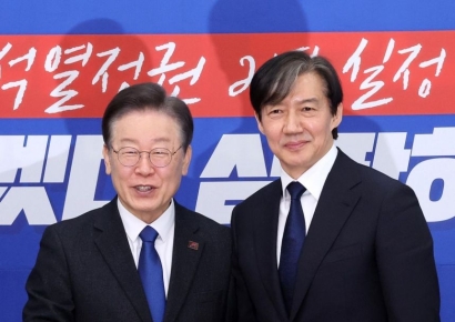 [포토] 이재명 찾은 조국