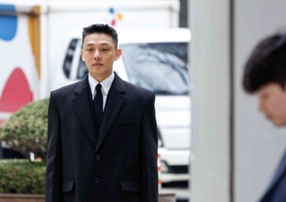[포토] 표정 굳은 배우 유아인