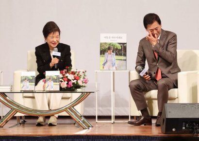 '박근혜 변호인' 유영하 "뒤통수 더럽고 치졸…당 떠나라"