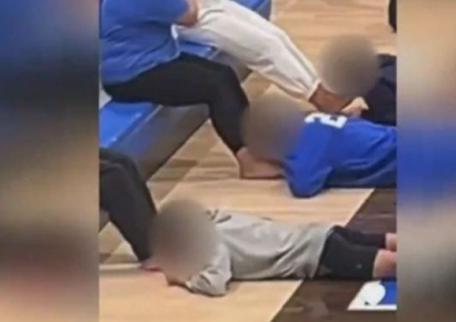 "차라리 세족식을 하지 역겨워"…'발가락 핥기 챌린지' 미국 고교 뭇매