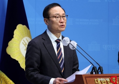 '친문 좌장' 홍영표 "민주당, '정치적 학살'로 끝없는 추락"