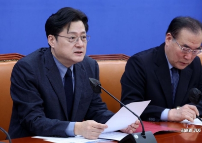 [포토] 홍익표 "尹캠프 낙하산 인사, 공기관서 세금 축내는 중"