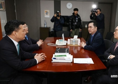 [포토] 회동하는 김종민-홍영표-설훈-박영순