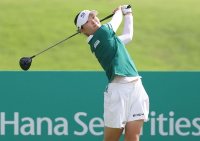 국내 최장타자 방신실, 고진영과 한솥밥 먹는다