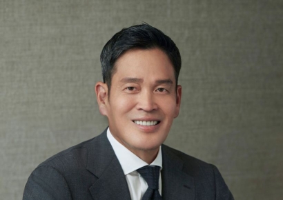 정용진, 회장 승진…"강력한 리더십으로 위기 극복"