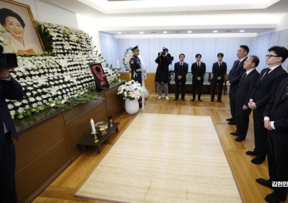 [포토] 손명순 여사 빈소 조문하는 국민의힘