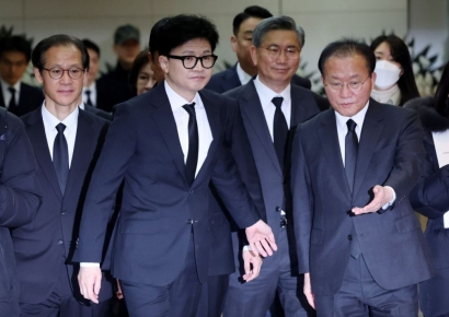 [포토] 손명순 여사 빈소 조문하는 한동훈·윤재옥