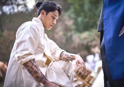 '파묘' 기순애 스님의 정체…여우 요괴의 피가 흐른다는 음양사[日요일日문화]