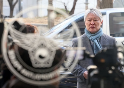 "정부는 의사 못이겨" 노환규 경찰소환…'11시간16분' 조사