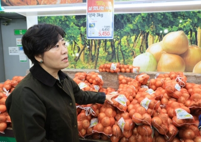 하나로마트 찾은 송미령 장관 "물가 안정에 식품기업 동참 중요"