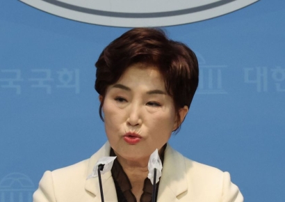 "이재명, 위로의 말은커녕 상처에 소금뿌려"…전혜숙 의원, 민주당 탈당