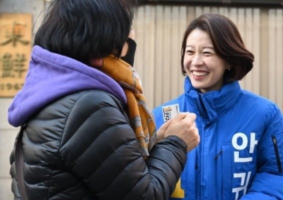유세하던 민주 안귀령, "여기 무슨 동이냐" 상인 질문에 대답 못해