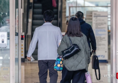 [포토] 서울의대 교수 “정부 해결방안 없으면 전원 사직”