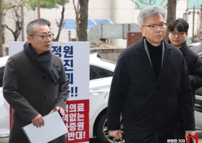 [포토] 경찰 출두하는 의사협회 비대위원장
