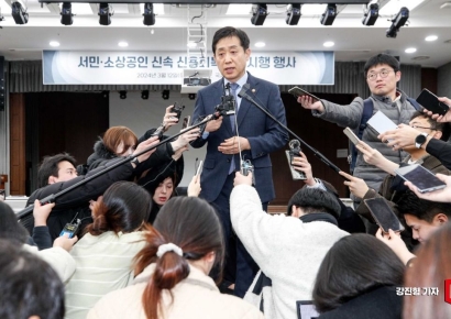 [포토] 신속 신용회복지원 시행 행사 마친 뒤 발언하는 김주현 위원장 
