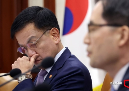 [포토] 생각에 잠긴 최상목 경제부총리