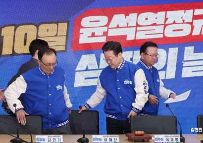 [포토] 중앙선대위 참석하는 이재명-이해찬-김부겸