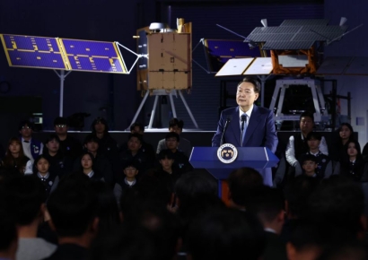 尹대통령 "경남·전남·대전 우주산업 클러스터…우주강국 도약"(종합)