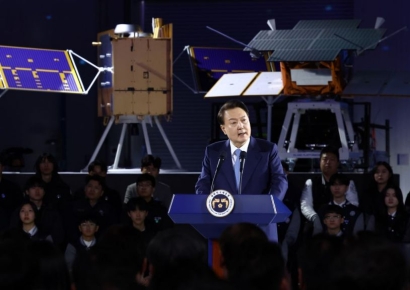 尹 "경남·전남·대전 우주산업 클러스터…우주강국 도약"(종합2보)
