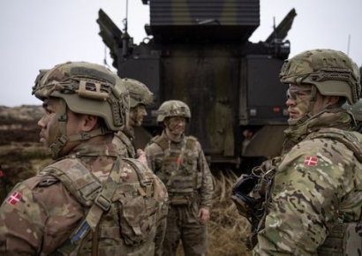 남녀 똑같이 11개월 군대간다…여성 징병제 시작하는 '이 나라'