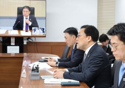 [포토] 일자리TF 회의 발언하는 김병환 차관