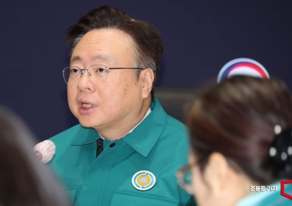 [포토] "의대교수 제자들 복귀 도와달라"