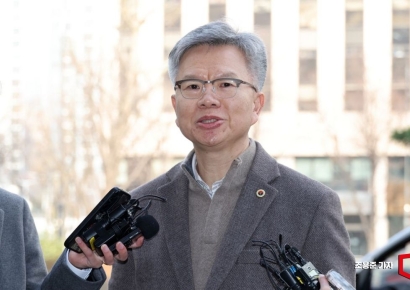 [포토] 질문에 답하는 김택우 의협 비대위원장