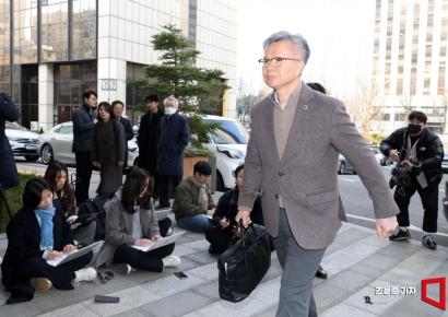 [포토] 김택우 의협 비대위원장 경찰 출석
