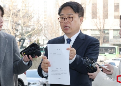 [포토] "복지부에서 받은 고발장입니다"