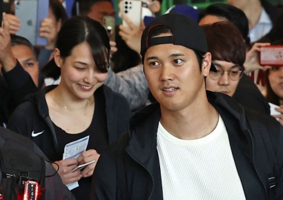 한국 온 오타니 아내, 전 세계 실물영접…이게 바로 '천생연분'