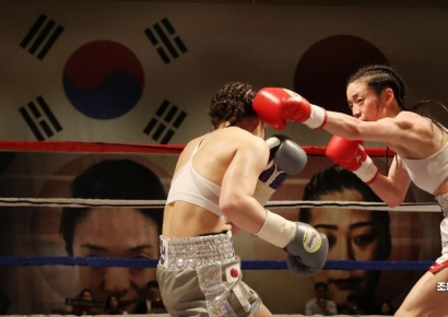[포토] 의사복서 서려경, '태극기 앞에서'