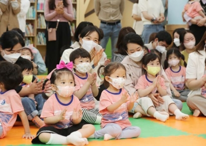 맞벌이하는데…여성 자녀돌봄시간, 남성의 두 배 넘었다
