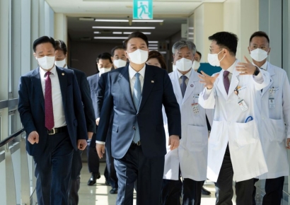 정부, 내일 '의대 정원 배분' 발표…교수들 '집단 사직' 결의