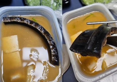 "뚝배기 된장찌개 시켰는데 된장찌개서 뚝배기가 나왔어요"