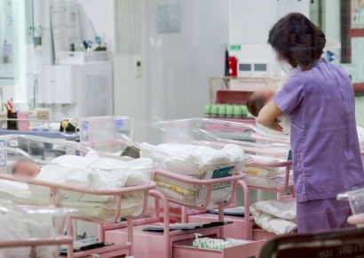"지자체 출산지원정책, 현금지원·인프라 구축지원 모두 출산율 제고에 도움"