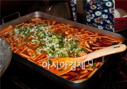 "떡볶이 1인분 4800원, 0.5인분 물어본 게 진상인가요?"