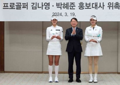 [포토] 에어서울, 프로골퍼 김나영-박혜준 홍보대사 위촉