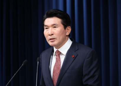 尹대통령, 황상무 시민사회수석 사의 수용…사퇴논란 엿새 만