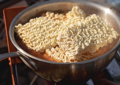 "비싸도 잘 팔린다고?"…달라진 라면시장, 무슨일이[주머니톡]