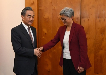 中외교, 7년만에 간 호주서 美견제 "호주 외교원칙은 독립"